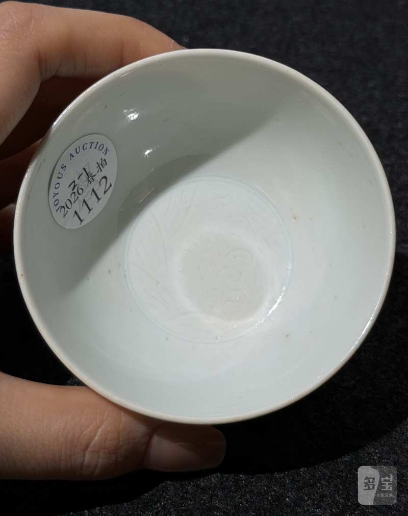 清早期 白釉暗刻海水江崖纹杯一对 - 图5